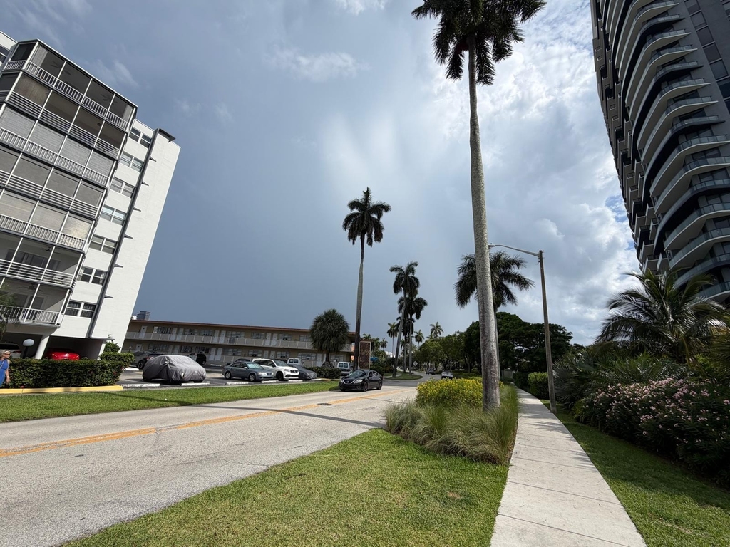 26 Diplomat Parkway - Photo 13