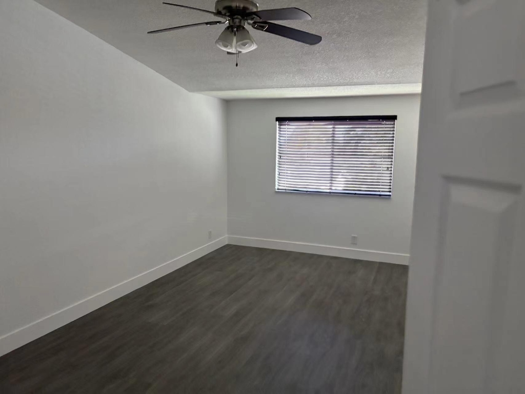 11500 Nw 33rd Street - Photo 7
