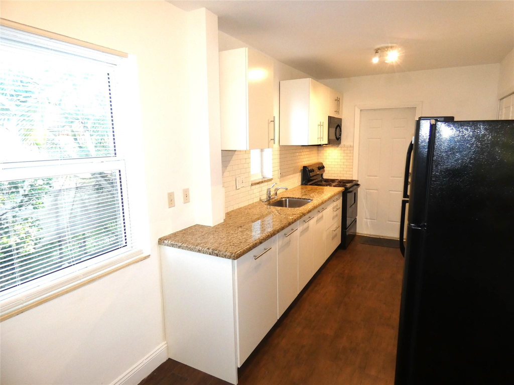 1528 Nw 1st Avenue - Photo 4