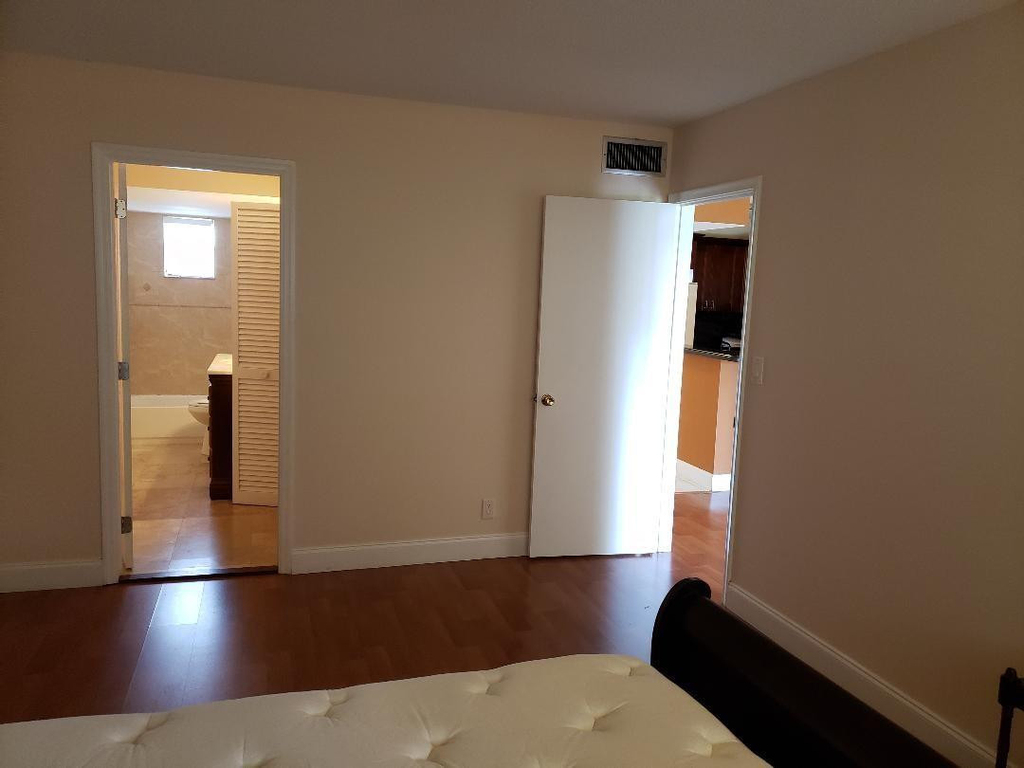 899 Se 2nd Avenue - Photo 11