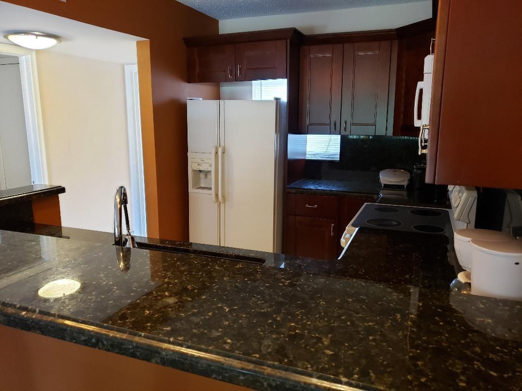 899 Se 2nd Avenue - Photo 1