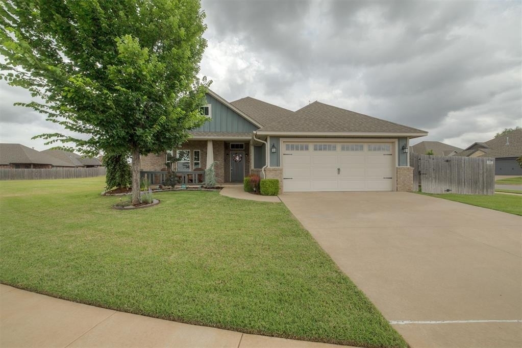 18500 Summer Grove Avenue - Photo 0