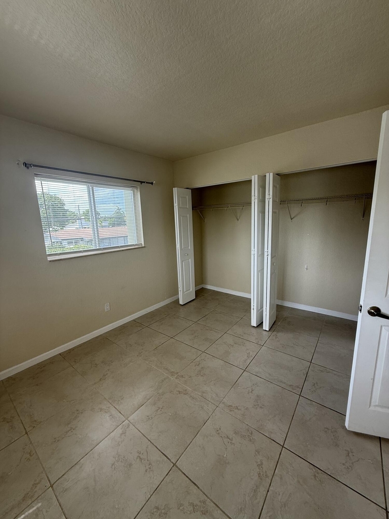 578 Ne 20th Street - Photo 12