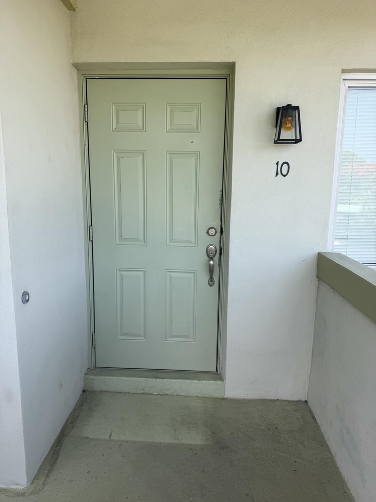 578 Ne 20th Street - Photo 3