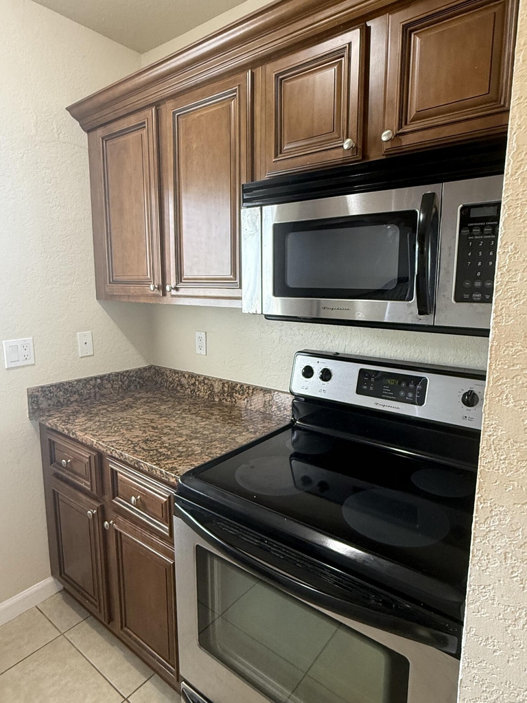 578 Ne 20th Street - Photo 9