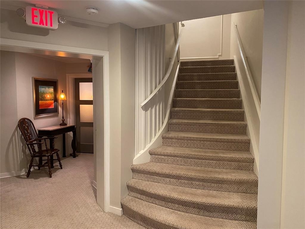 1114 Sherwood Lane - Photo 4