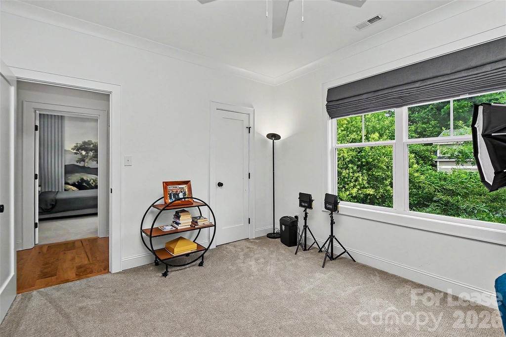 221 S Gardner Avenue - Photo 30