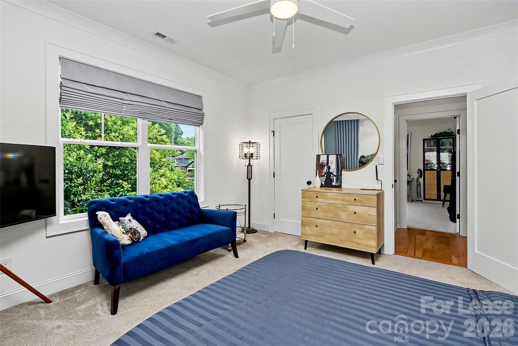 221 S Gardner Avenue - Photo 32