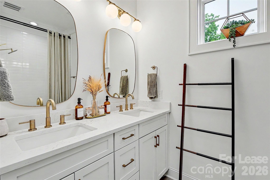 221 S Gardner Avenue - Photo 36
