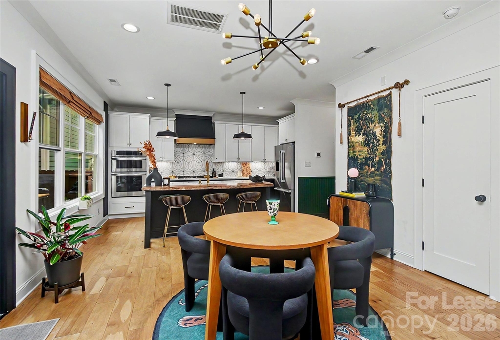 221 S Gardner Avenue - Photo 12