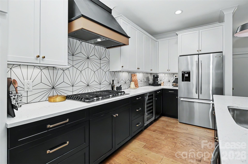 221 S Gardner Avenue - Photo 6