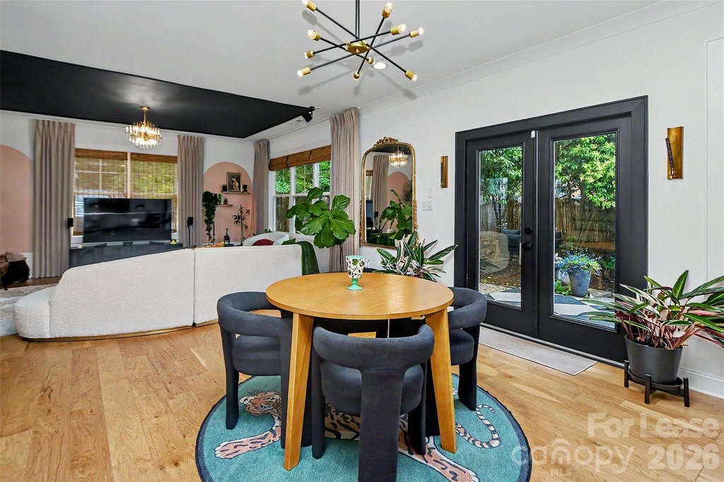 221 S Gardner Avenue - Photo 8