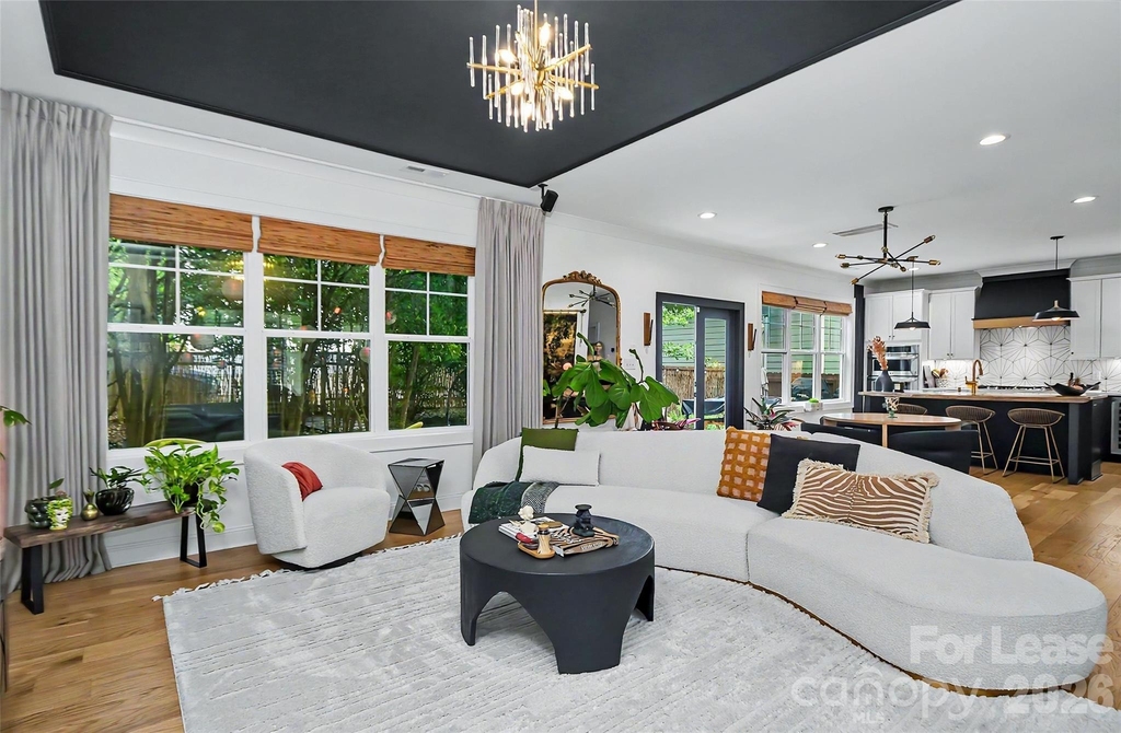 221 S Gardner Avenue - Photo 17