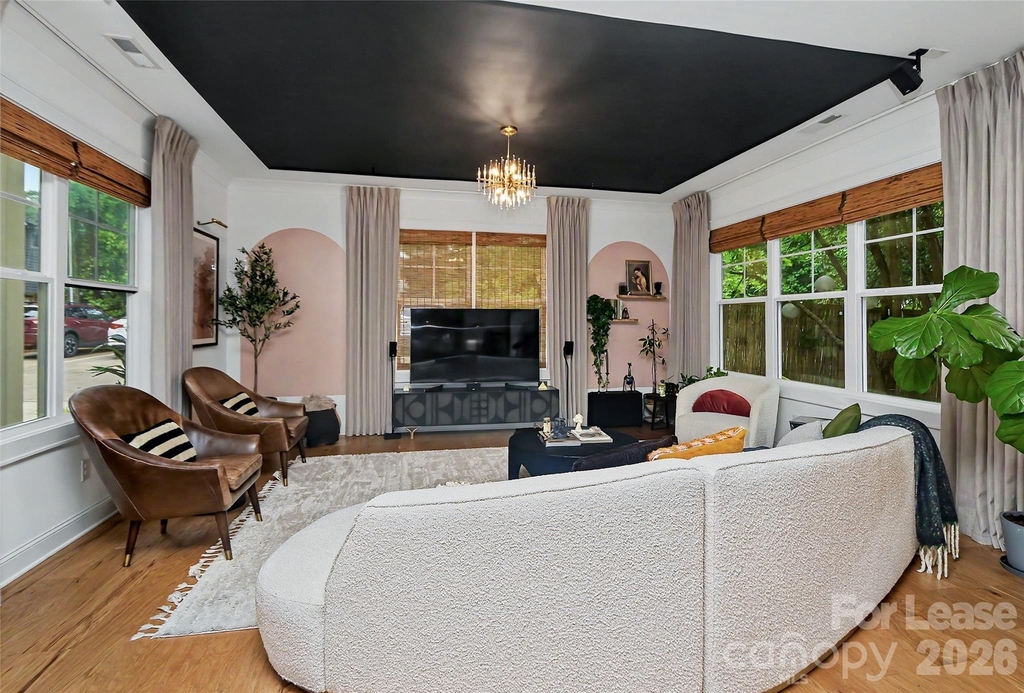 221 S Gardner Avenue - Photo 16