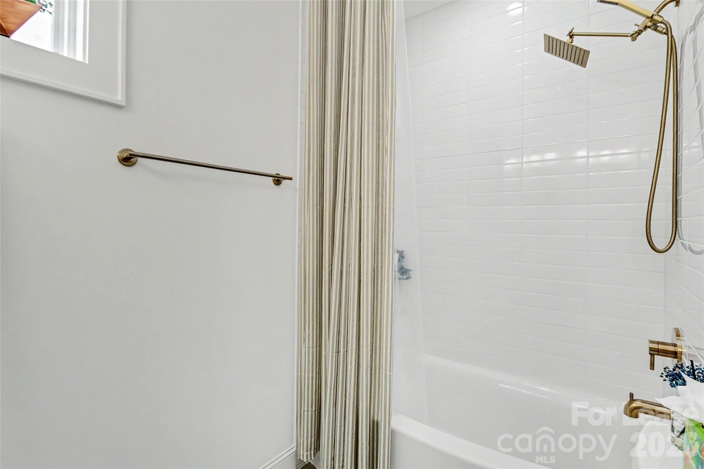 221 S Gardner Avenue - Photo 35