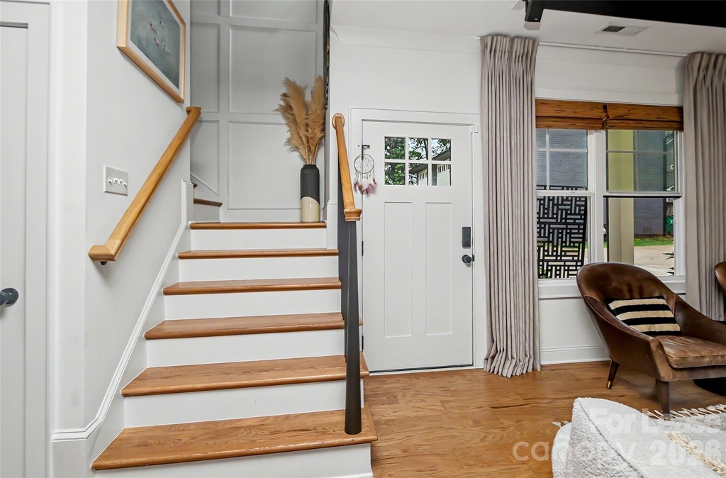 221 S Gardner Avenue - Photo 19