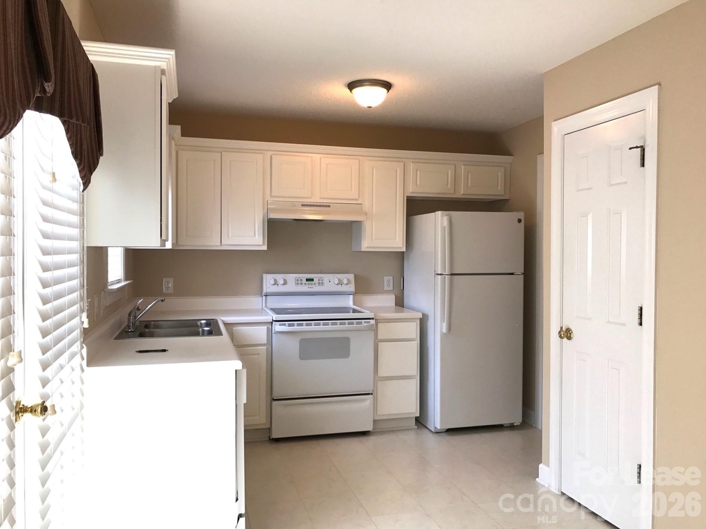 1615 Stroll Circle - Photo 2