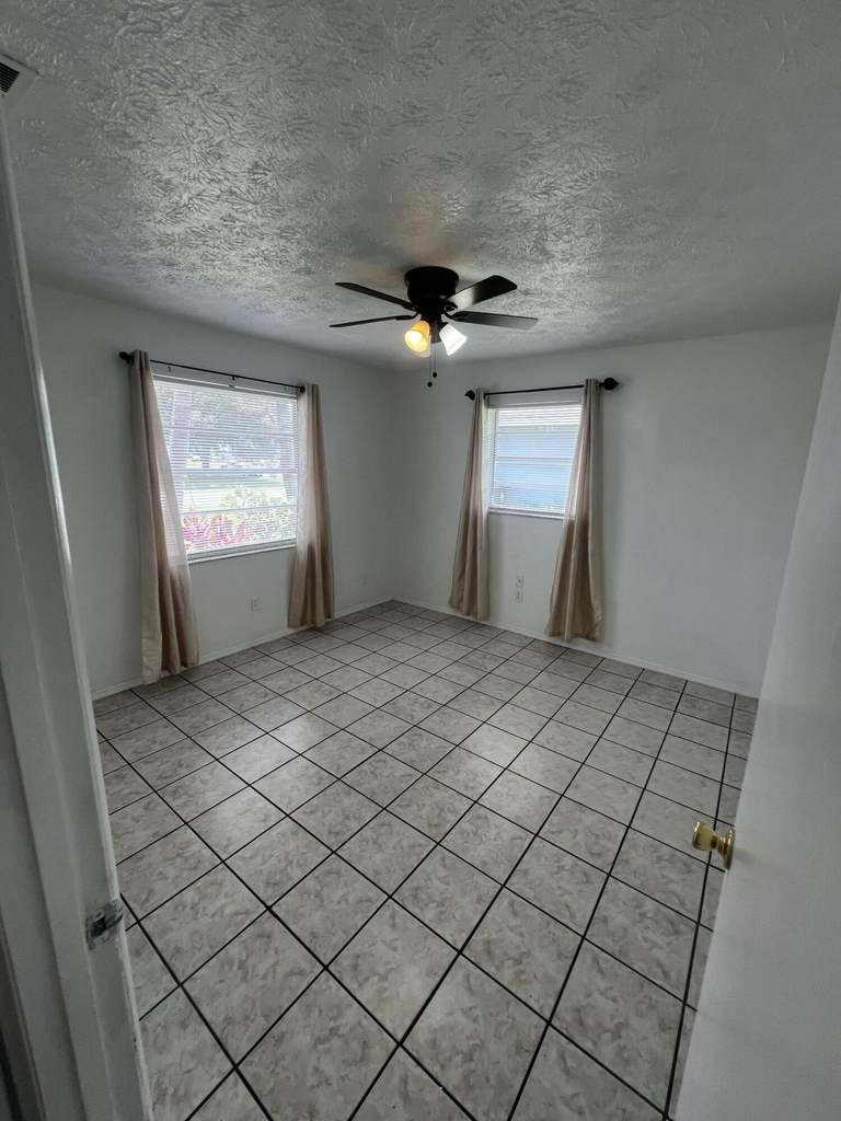 173 Se Fallon Drive - Photo 4