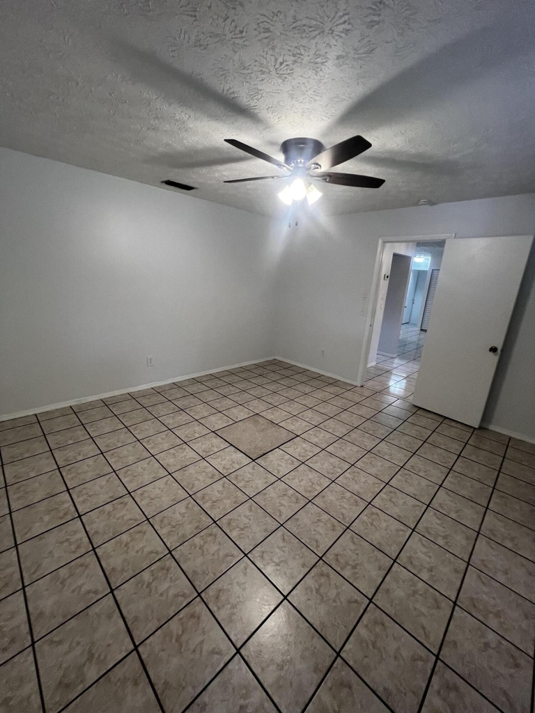 173 Se Fallon Drive - Photo 18