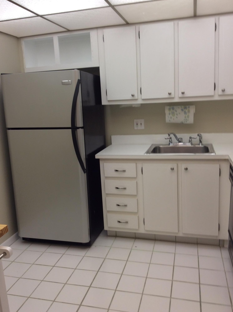 470 Executive Center Drive - Photo 15