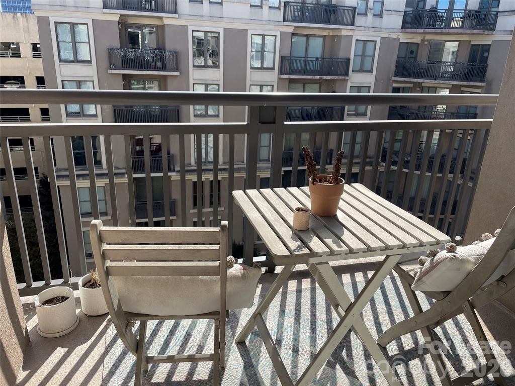 718 W Trade Street - Photo 6