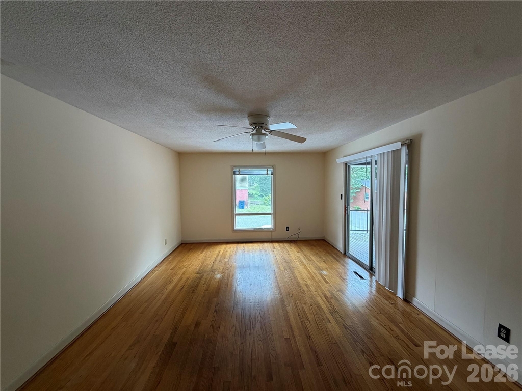 646 E Broad Street - Photo 2