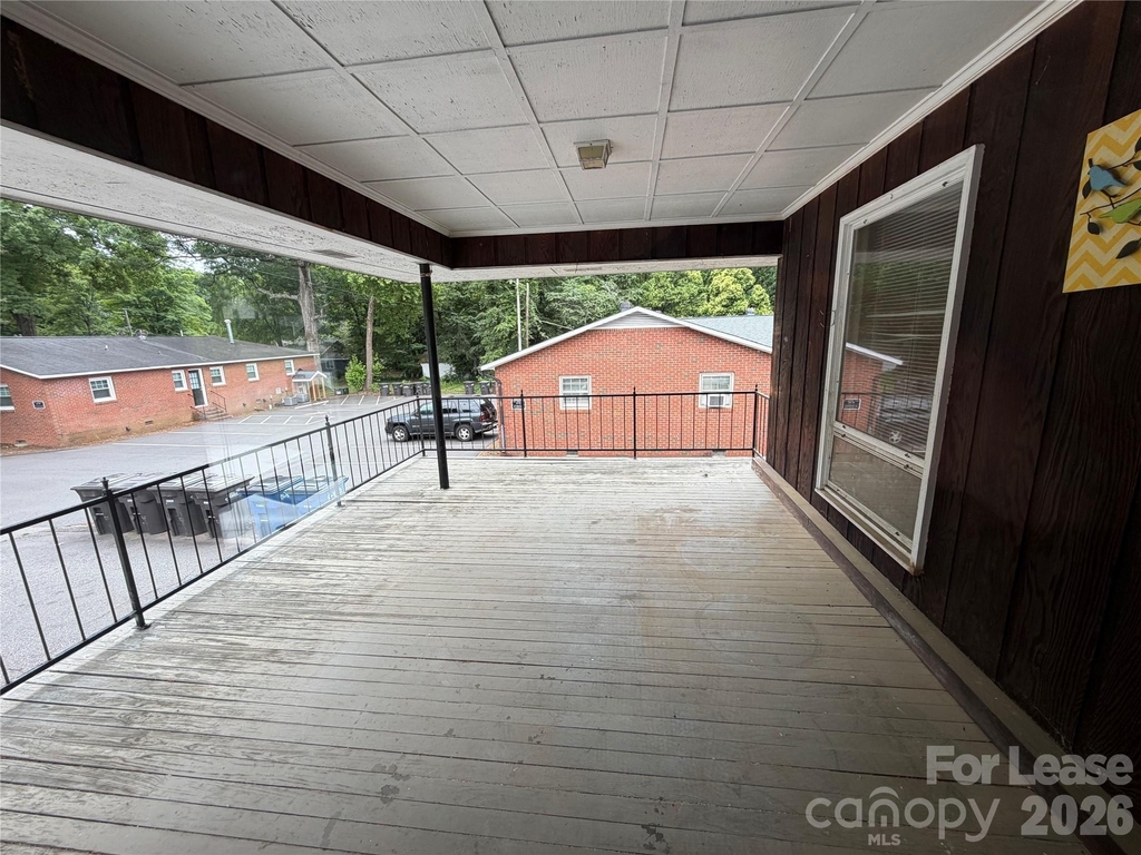 646 E Broad Street - Photo 3