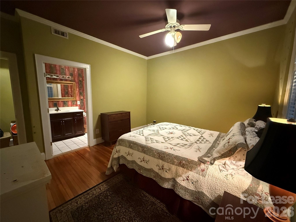 2501 Roswell Avenue - Photo 16