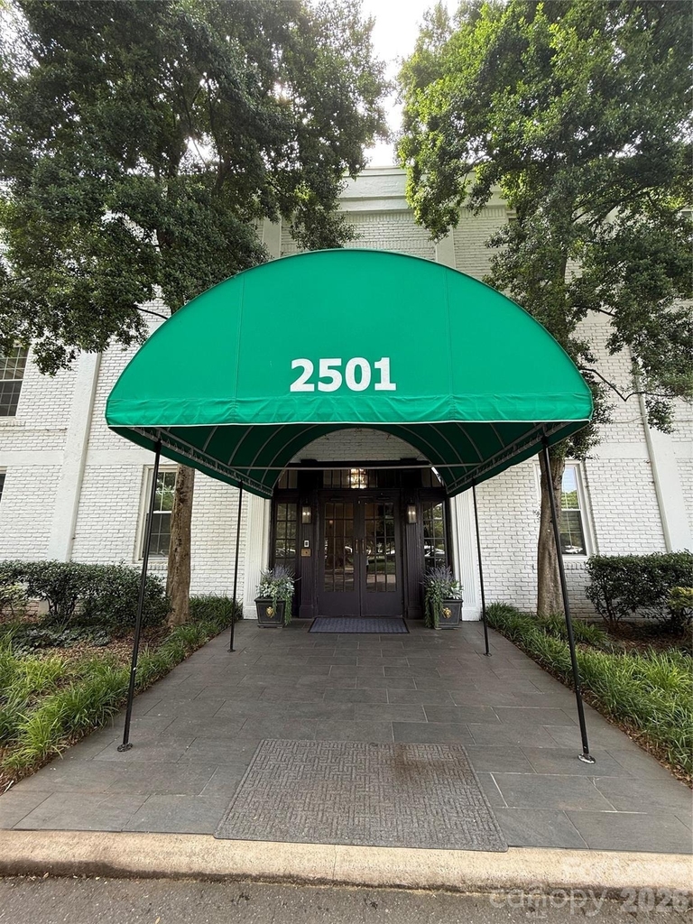 2501 Roswell Avenue - Photo 30