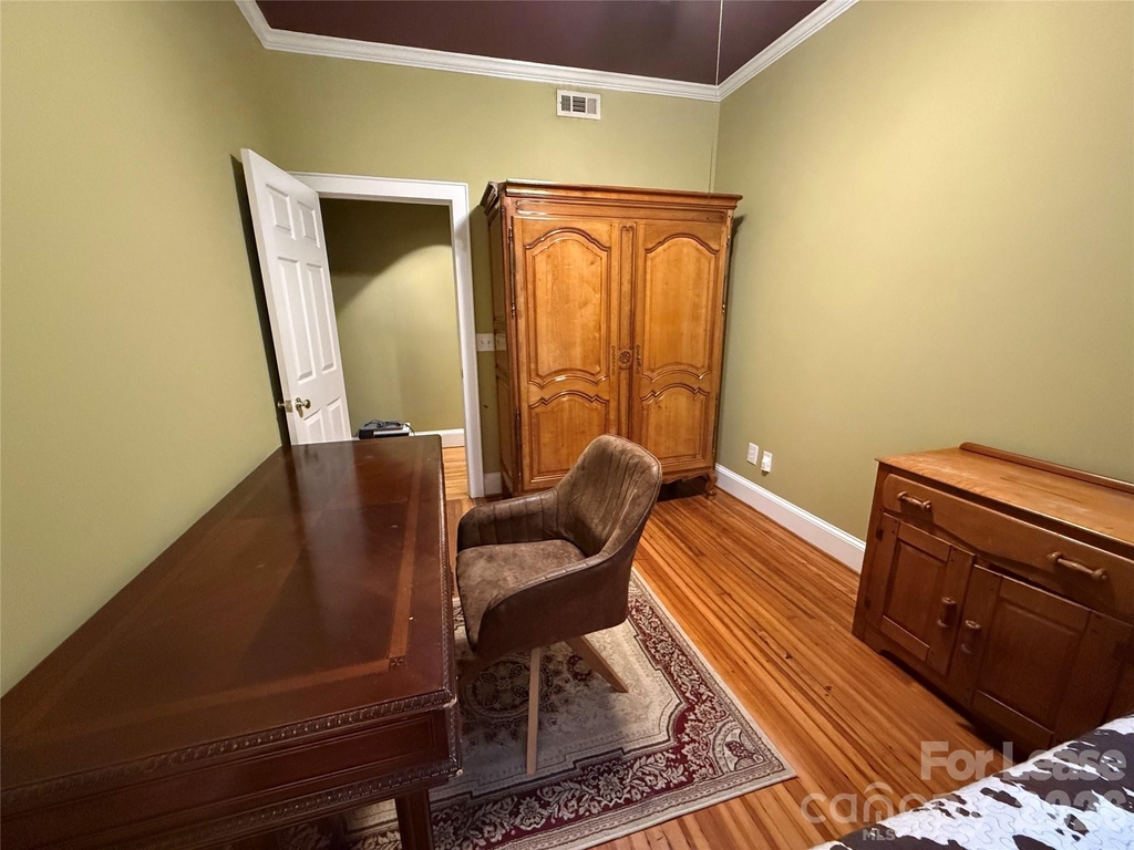 2501 Roswell Avenue - Photo 23