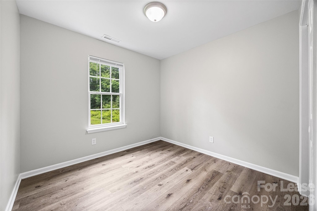 5194 Brooktree Drive - Photo 16