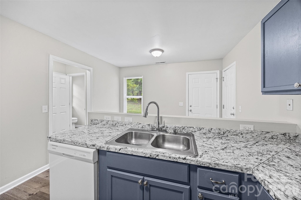 5194 Brooktree Drive - Photo 7