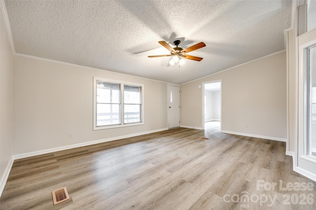 128 Summerglen Drive - Photo 6
