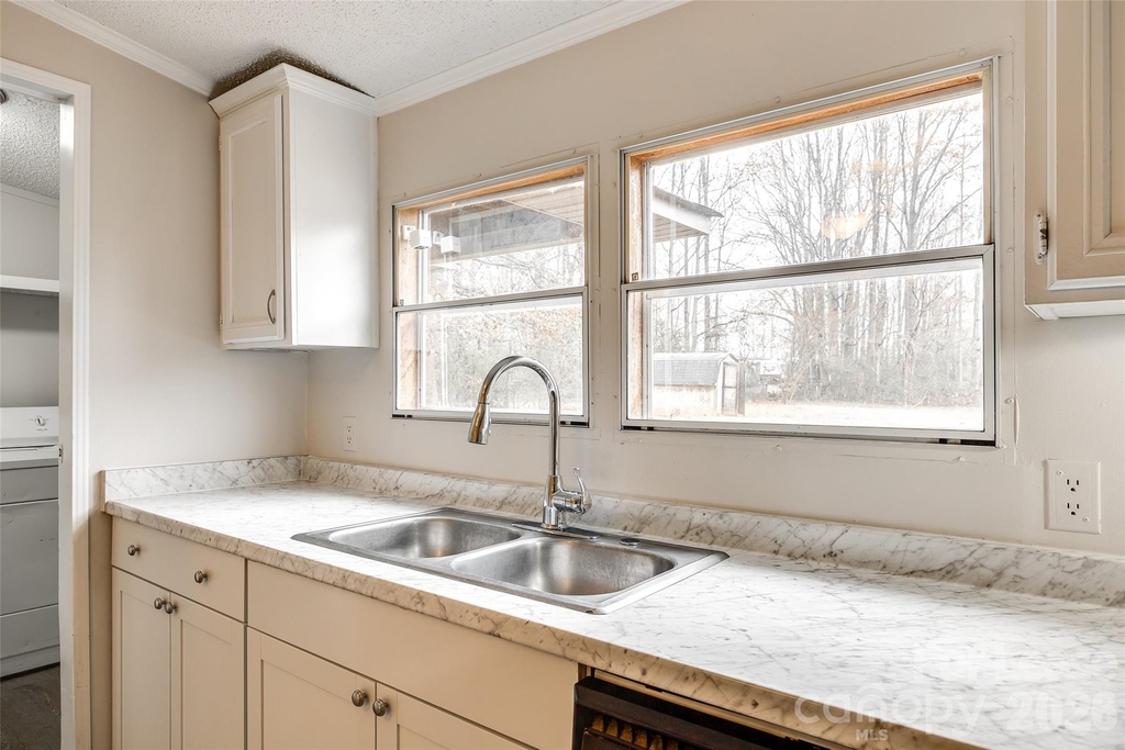 128 Summerglen Drive - Photo 10