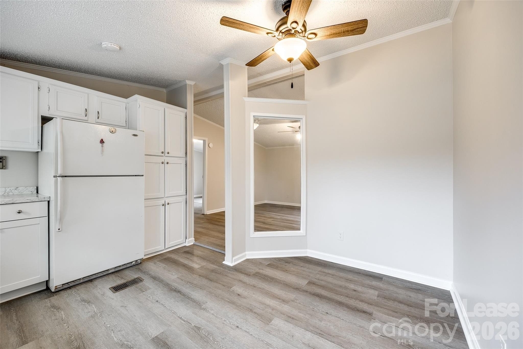 128 Summerglen Drive - Photo 9