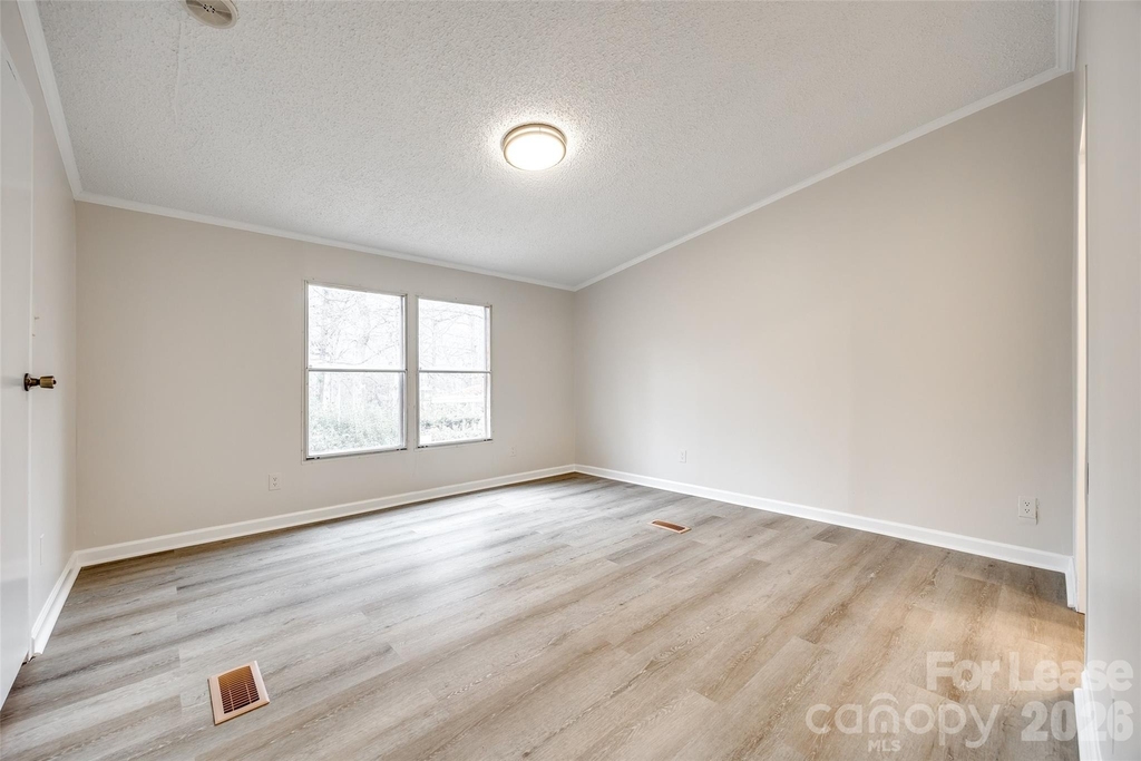 128 Summerglen Drive - Photo 12