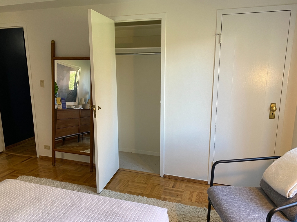 1st Avenue - Photo 15