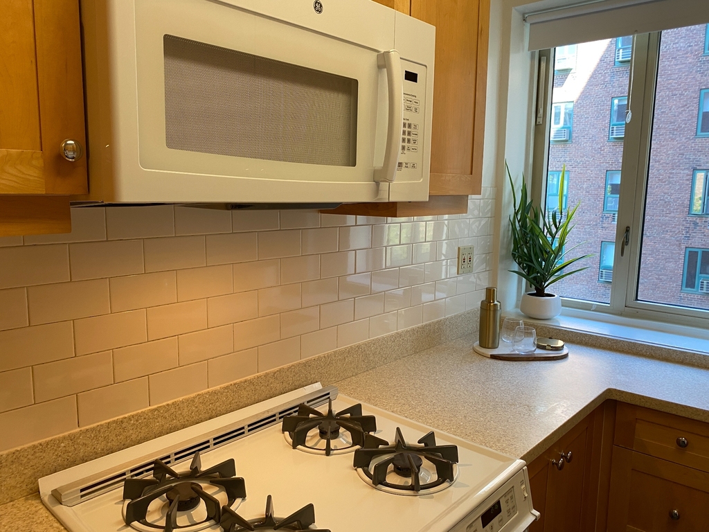 1st Avenue - Photo 2