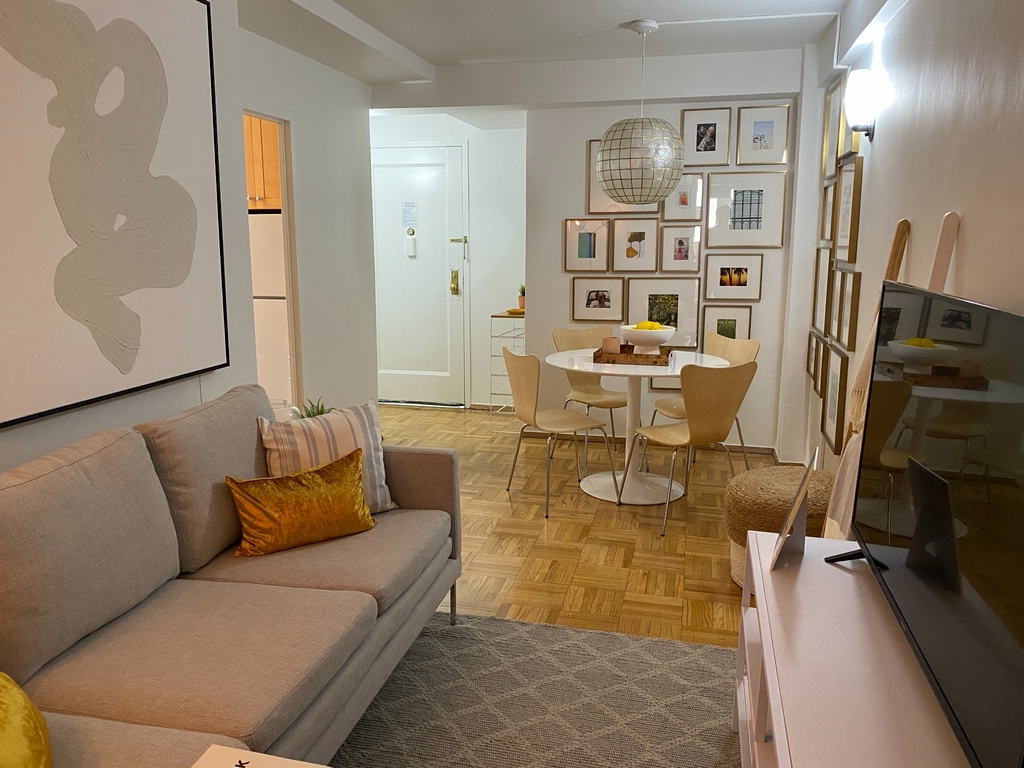 1st Avenue - Photo 16