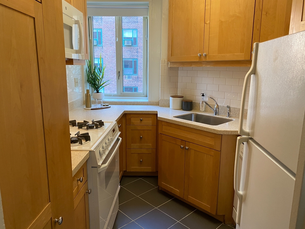 1st Avenue - Photo 3