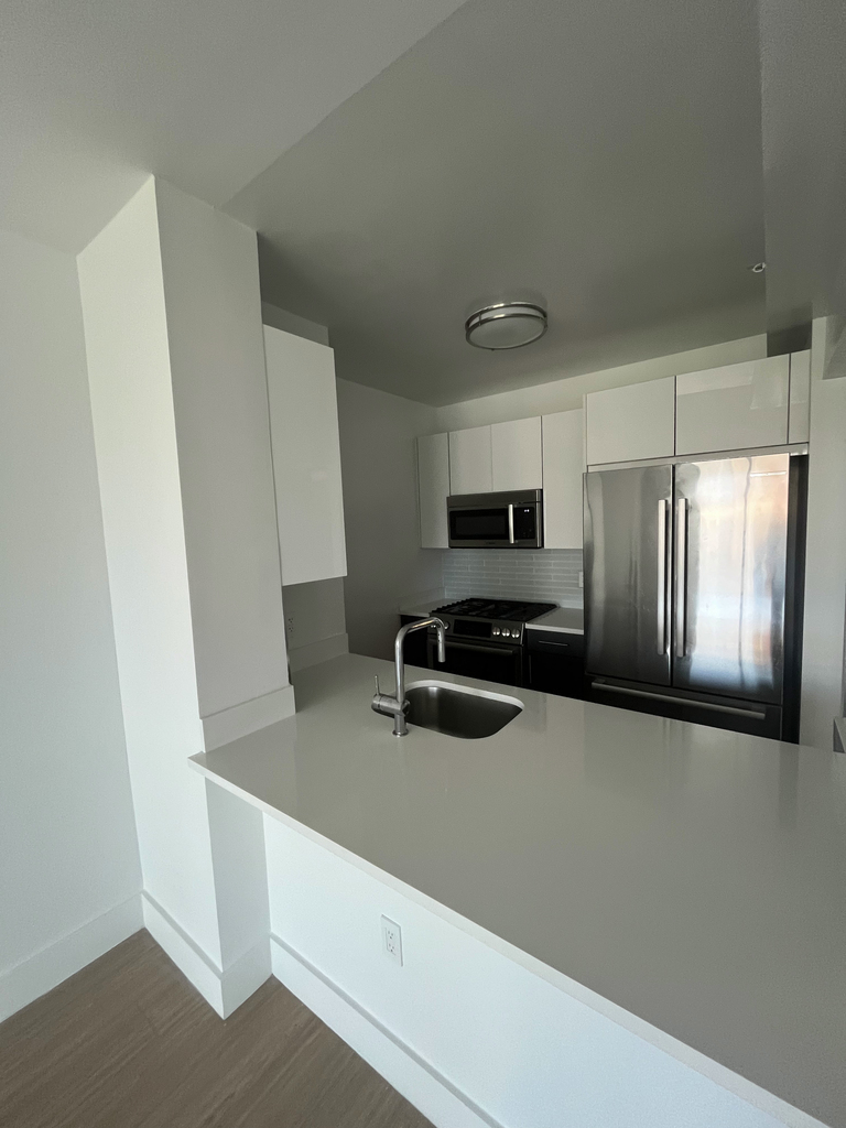 Center Boulevard - Photo 2
