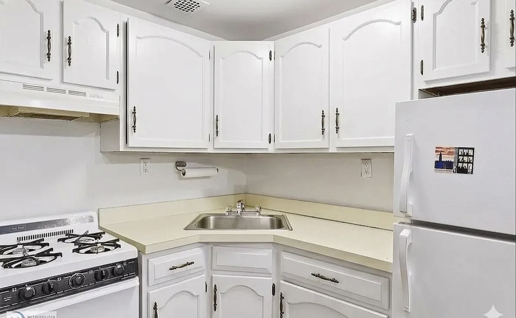 40 East 12th Street - Photo 3