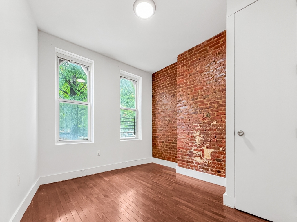 864 Hart Street - Photo 5