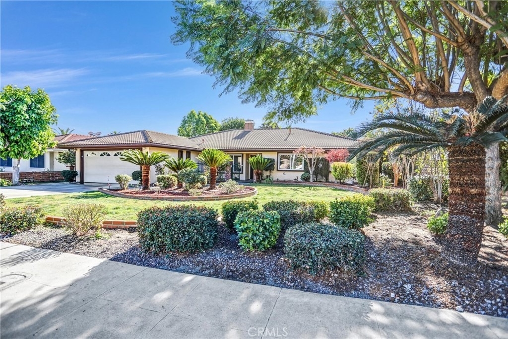 452 W Winnie Way - Photo 1