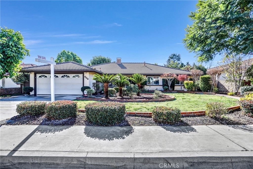 452 W Winnie Way - Photo 0