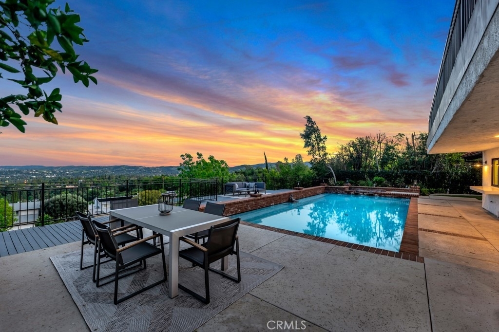 5952 Woodland View Drive - Photo 2