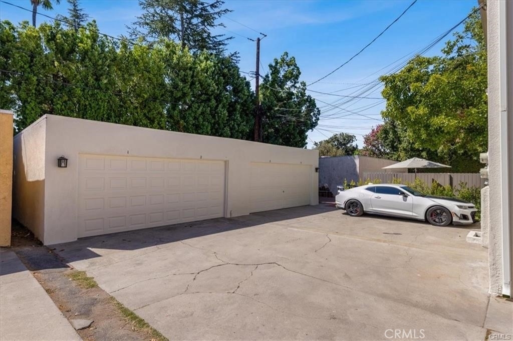 4132 W Toluca Lake Ave - Photo 10