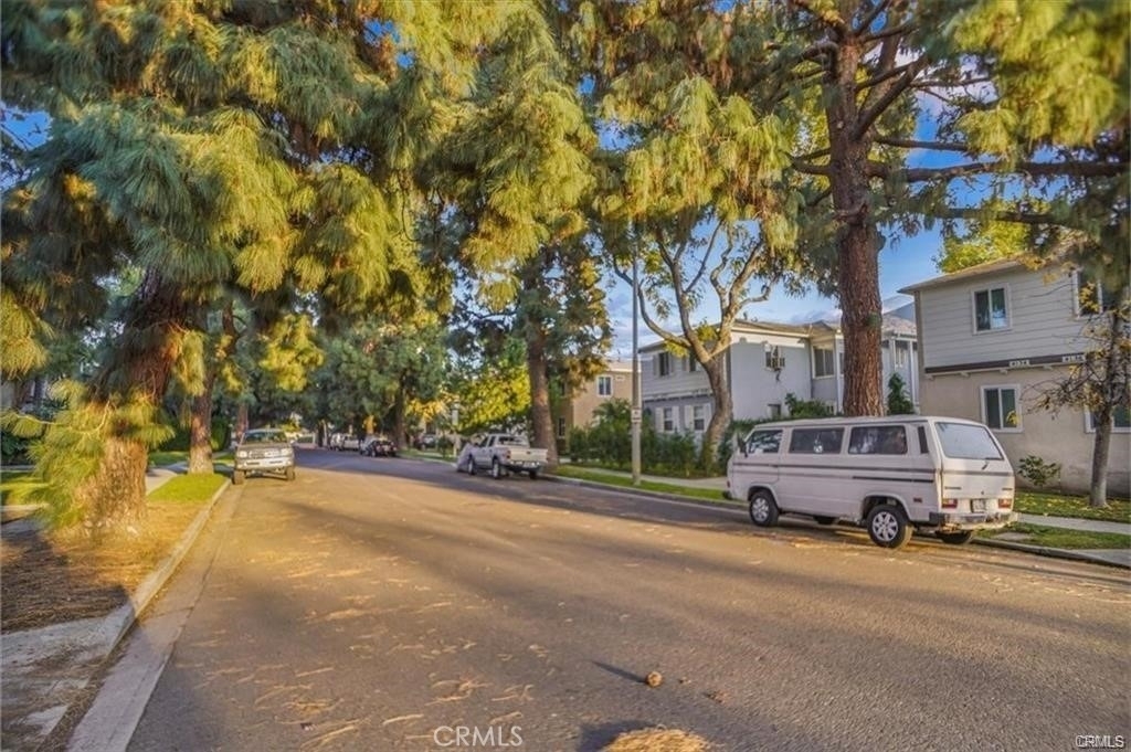 4132 W Toluca Lake Ave - Photo 9