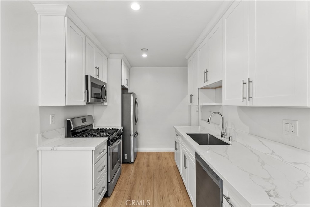 14618 Moorpark Street - Photo 3
