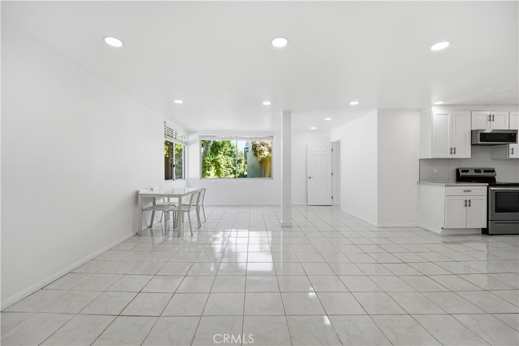 5301 Balboa Boulevard - Photo 8